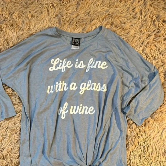 New graphic top - Picture 2 of 3